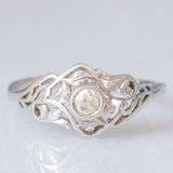 Anello Art Nouveau in oro bianco 18K con diamante di taglio vecchia miniera (0.10ct ca.), anni ‘20/‘30