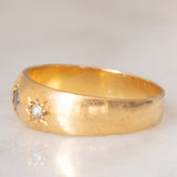 Anello gypsy vintage in oro giallo 14K con zaffiro (0.10ct ca.) e diamanti di taglio rosetta (0.04ctw ca.), anni ‘40/‘50