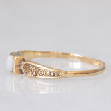 Solitario vintage in oro giallo 8K con opale (0.18ct ca.), anni ‘40/‘50