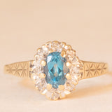 Vintage 9K yellow and white gold daisy ring with blue topaz (0.50ct approx.) and diamonds (0.08ctw approx.)