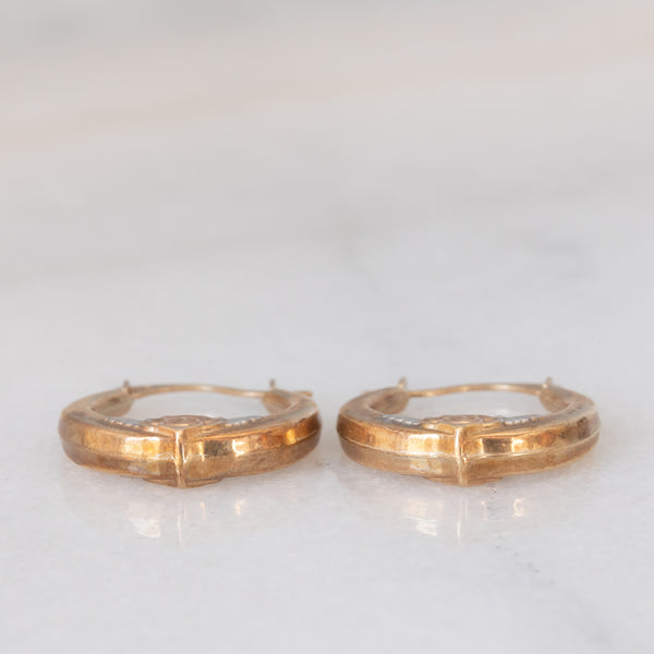 Orecchini a cerchio vintage in oro giallo e bianco 9K con decorazioni floreali