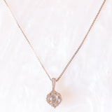 Vintage-Halskette aus 9-karätigem Weißgold mit 9-karätigem weißen Blumenanhänger mit Diamanten (ca. 0.16 ctw), 80er Jahre