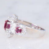 Anello a fiore vintage in platino con rubini (0.63ctw) e diamanti (0.85ctw), anni ‘90/anno ‘2000