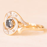 Art-Déco-Tourbillion-Ring aus 18-karätigem Gelb- und Weißgold mit Saphir (ca. 0.15 ct) und Diamanten im Rosettenschliff, 30er Jahre