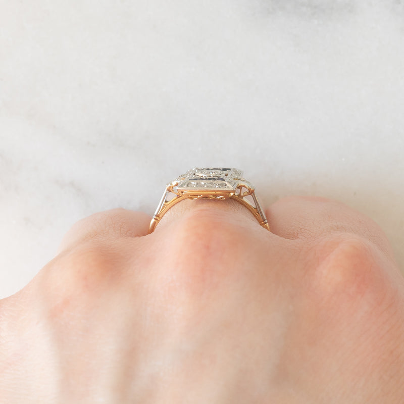 *RISERVATO* Anello Art Déco in oro giallo e bianco 18K con diamanti e zaffiri, anni ‘30