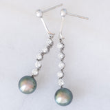 Orecchini pendenti vintage in oro bianco 14K con perle nere e diamanti (0.76ctw), anni ‘90