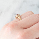 Bague ancienne en or jaune 18 carats en forme de marguerite, ornée de pâte de verre rose et de diamants taille rose, début des années 900