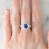 Anello a margherita vintage in platino con tanzanite (2.04ct) e diamanti di taglio brillante e baguette (1.35ctw), anni ‘90