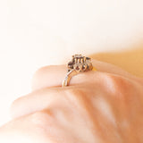 Vintage-Ring aus 9-karätigem Gelb- und Weißgold mit Granaten (ca. 0.70 ctw) und Diamanten, 60er Jahre