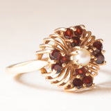 9K yellow gold flower ring with garnets (approx. 0.48ctw) and pearl, 40s/50s