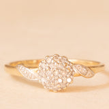 Anello a fiore vintage in oro giallo e bianco 9K con diamanti (0.10ctw ca.), anni ‘70