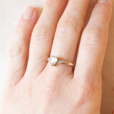 Anello vintage in oro giallo 9K con topazio azzurro (0.70ct ca.) e diamanti, anni ‘70/‘80