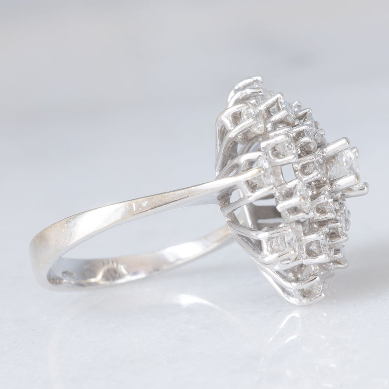 Anello a fiocco di neve vintage in oro bianco 18K con diamanti di taglio brillante (1.33ctw ca.), anni ‘70