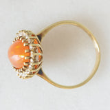 Anello a margherita vintage in oro giallo 14K con opale di fuoco sintetico e diamanti di taglio brillante (0.40ctw ca.), anni ‘80