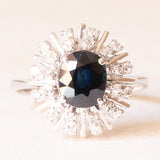 Vintage 18K white gold daisy ring with sapphire (approx. 1.50 ct) and diamonds (approx. 0.30 ct), 70s