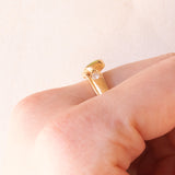 Vintage 18K yellow gold ring with peridot (0.75ct approx.) and diamonds (0.06ctw approx.), 70s/80s