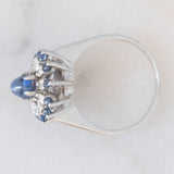 Anello a margherita vintage in oro bianco 14K con zaffiri (1.74ctw ca.) e diamanti (0.48ctw ca.), anni ‘70/‘80
