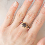 Trilogy vintage in oro giallo 14K con granati di taglio cabochon (5.50ctw ca.), anni ‘40/‘50