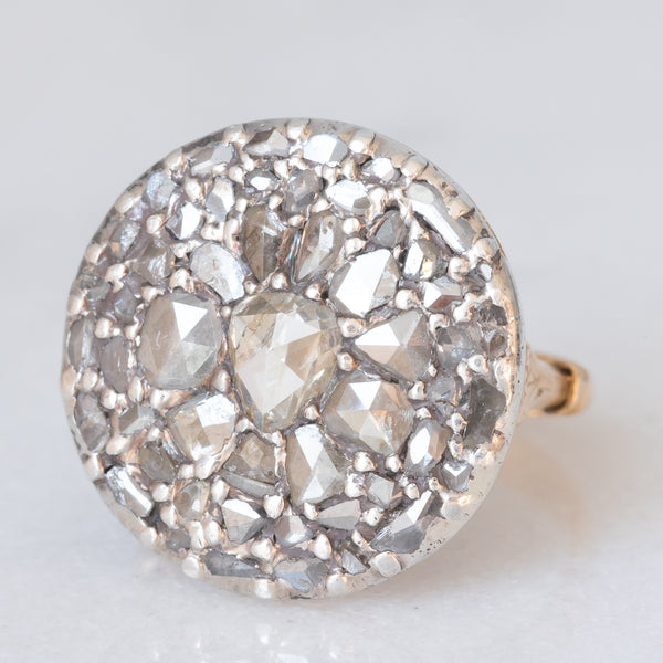Anello antico a toppa in oro giallo 18K e argento con diamanti di taglio rosetta (1.40ctw ca.), primi del ‘900