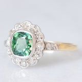 Anello a margherita antico in oro giallo 18K con tormalina verde (1ct ca.) e diamanti di taglio vecchia miniera (0.50ctw ca.), anni ‘20/‘30