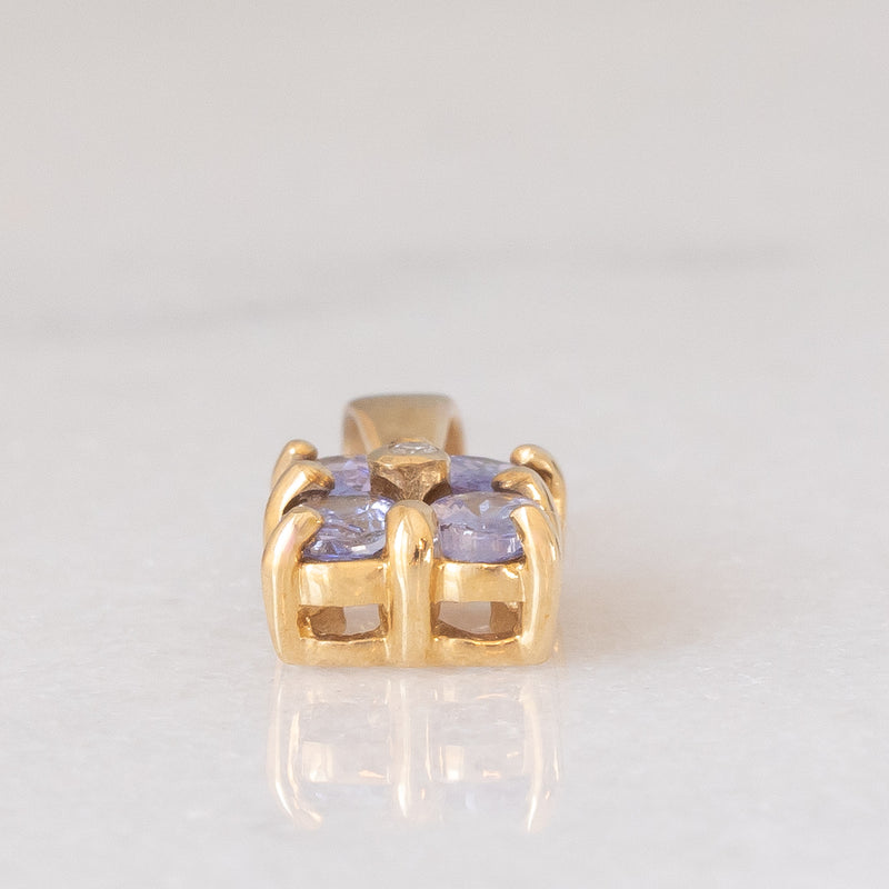 Coppia di ciondoli vintage in oro giallo 9K con tanzaniti e diamante e in oro giallo 8K con tanzaniti e peridoti