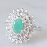 Vintage-Gänseblümchenring aus 14-karätigem Weißgold mit Smaragd (ca. 0.50 ct) und Diamanten (ca. 0.44 ctw), 80er/90er Jahre