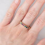 Anello “DEAREST” vintage in oro giallo 9K con diamante, smeraldo, ametista, rubino, smeraldo, zaffiro e tormalina, anno 1990