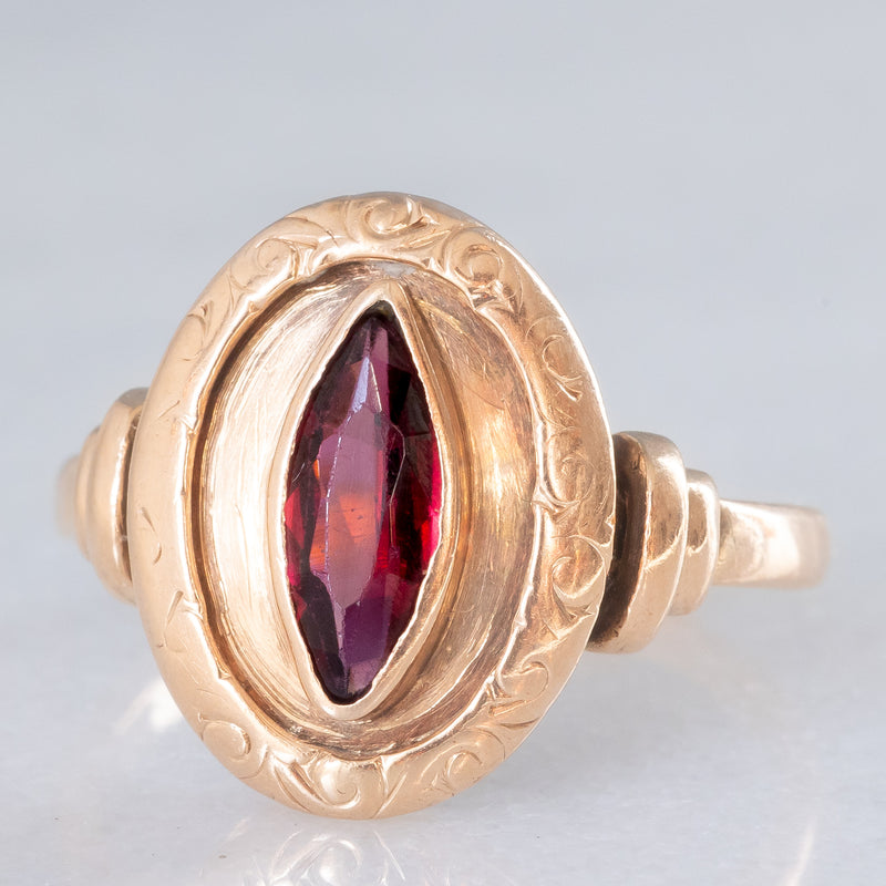 Anello vintage in oro giallo 14K con granato di taglio marquise (0.50ct ca.), anni ‘60