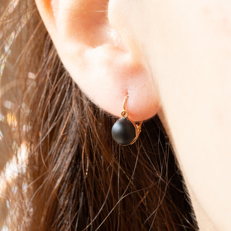 Orecchini A Clip Oro Antico Con Smalto Nero E Cristalli – Dacey Di Bello London