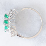 Anello vintage in oro bianco 18K con smeraldi (0.60ctw ca.) e diamanti (1ctw ca.), anni ‘70/‘80