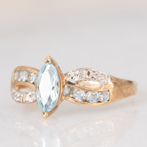 Anello vintage in oro giallo 9K con topazi azzurri (0.80ctw ca.) e diamanti, anni ‘80/‘90