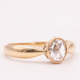 Antiker Solitärring aus 14-karätigem Gelbgold mit einem Diamanten im Rosenschliff (ca. 0.50 ct), 10er Jahre