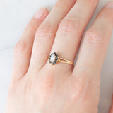 Anello a margherita vintage in oro giallo 9K con opale (0.15ct ca.) e zaffiri (0.20ctw ca.), anno 1986