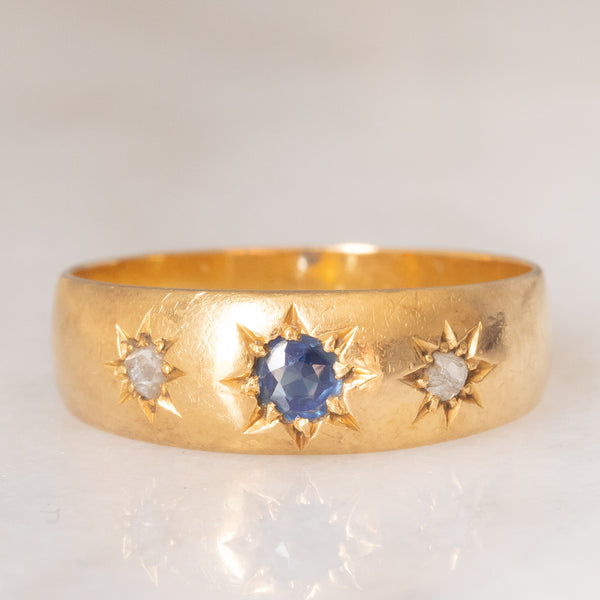 Anello gypsy vintage in oro giallo 14K con zaffiro (0.10ct ca.) e diamanti di taglio rosetta (0.04ctw ca.), anni ‘40/‘50