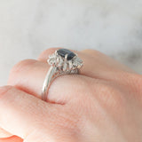 Anello a margherita vintage in platino con zaffiro (1.27ct) e diamanti (0.43ctw), anni ‘80