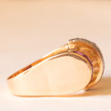 Anello “Tank” in oro giallo 18K con rubini sintetici (0.50ctw ca.) e diamanti, anni ‘40/‘50