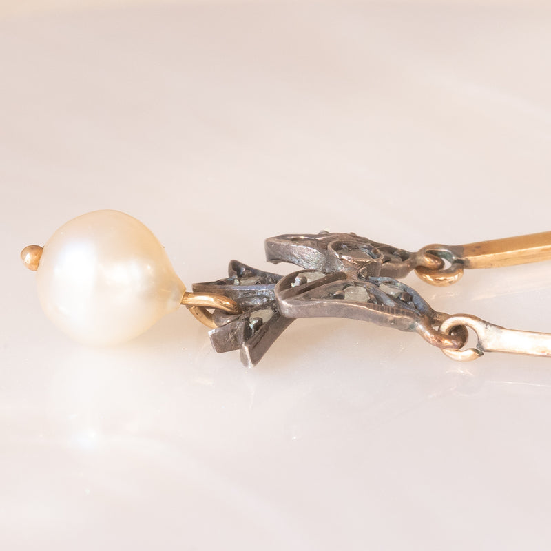 Collier con catenina in oro giallo 18K e con decorazione antica in argento e in oro giallo 18K con diamanti di taglio rosetta e perla bianca