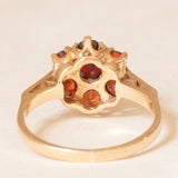 Anello a fiore vintage in oro giallo 9K con granati (0.60ctw ca.), anno 1966