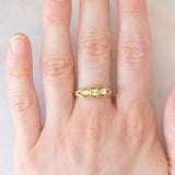 Anello vintage in oro giallo 9K con sfeni (0.44ctw ca.) e zirconi bianchi