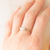 Trilogie Art Déco en or jaune et blanc 9 carats avec diamants taille ancienne (environ 0.09 ct), années 20/30