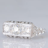 Anel Art Déco em ouro branco 14K com diamantes de lapidação antiga europeia (aprox. 0.90 ct), década de 30.