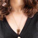 Vintage-Halskette mit Kette aus 9-karätigem Gelbgold und drehbarem herzförmigem Anhänger mit „Love“-Schriftzug aus 9-karätigem Gelbgold mit Diamanten