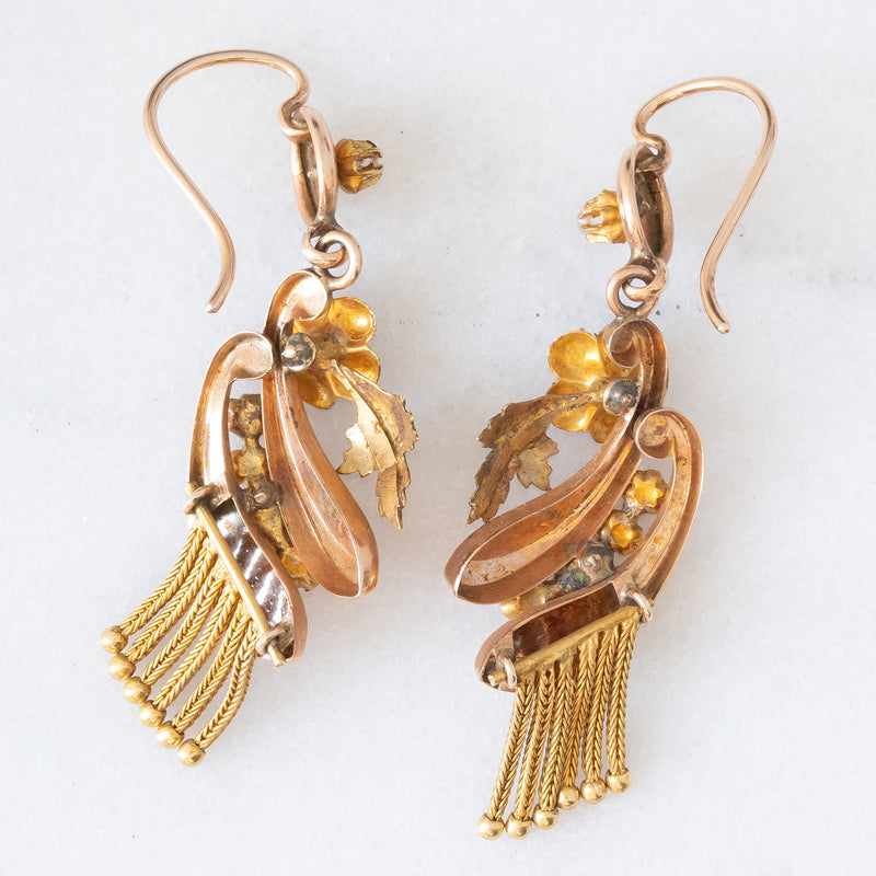 Orecchini borbonici in oro giallo 14K con decorazioni floreali e con perline bianche, seconda metà dell’800