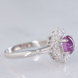Anello a margherita vintage in platino con rubino stellato (1.35ct) e diamanti (0.66ctw ca.), anni ‘90