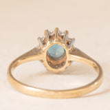 Anello a margherita vintage in oro giallo e bianco 9K con topazio azzurro (0.40ct ca.) e diamanti (0.12ctw ca.), anni ‘90