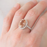 Anello a margherita vintage in platino con morganite (5.20ct) e diamanti (0.85ctw), anni ‘2000