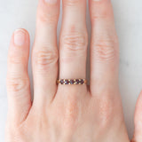 Anel vintage em ouro amarelo 9K com granadas (aproximadamente 0.50 ct), década de 70.