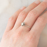 Anello a margherita vintage in oro bianco 18K con diamanti (0.36ctw ca.), anni ‘60/‘70