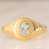 Anello chevalier vintage in oro giallo 14K con topazio azzurro, anni ‘60