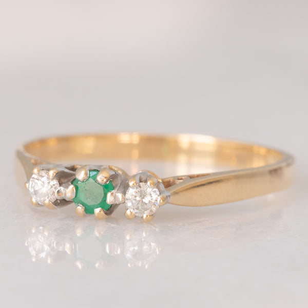 Trilogy vintage in oro giallo 9K con smeraldo (0.05ct ca.) e diamanti di taglio brillante (0.08ctw ca.), anno 1987
